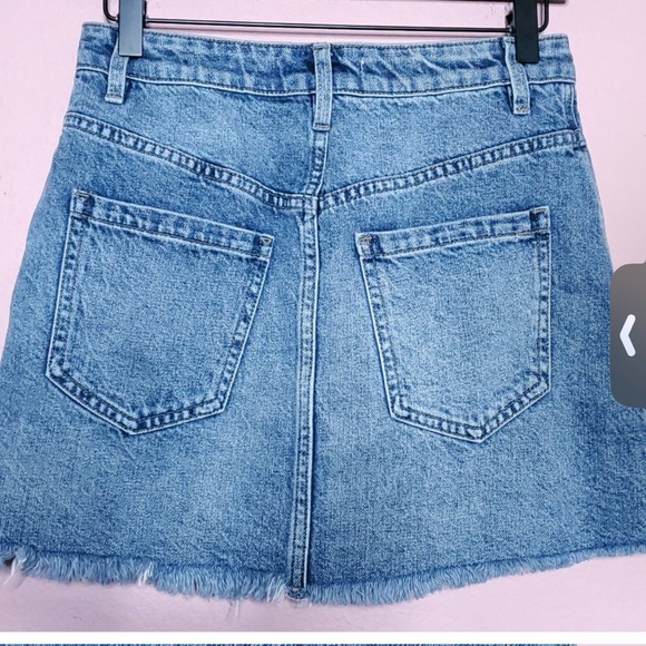 Free People We The Free Zip It Up Denim Mini Skirt
Size: 0 Free People Size 25 - Picture 7 of 9